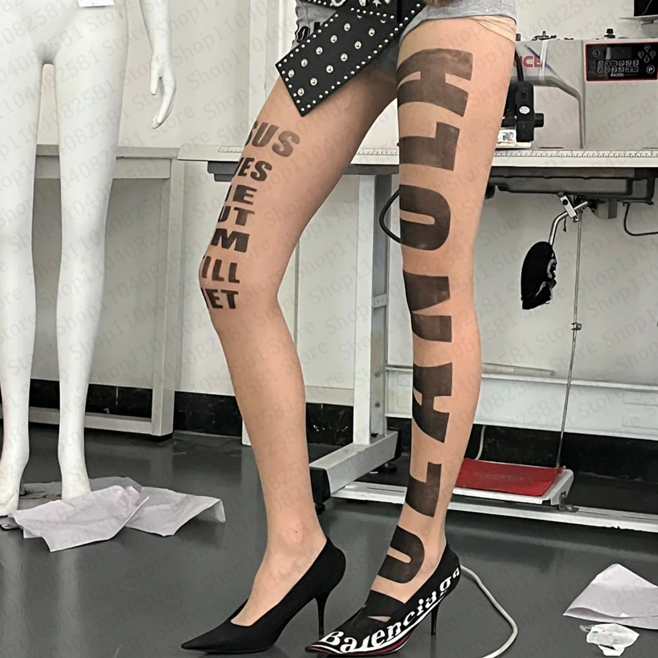 Gothic letter printed pantyhos – Street Fashion Graffiti recenzja i cena